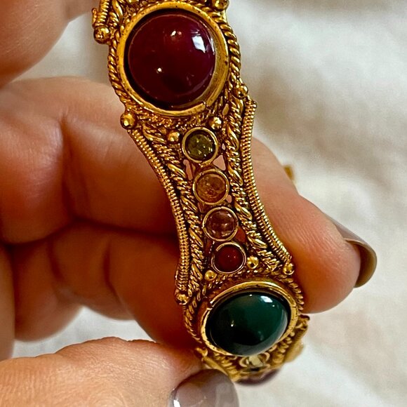 Indian gold-toned hinged bangle with crystals and green/red stones, screw close - Picture 13 of 13